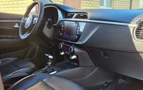 KIA Rio IV, 2021 год, 1 370 000 рублей, 10 фотография