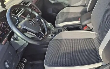 Volkswagen Tiguan II, 2018 год, 2 900 000 рублей, 12 фотография