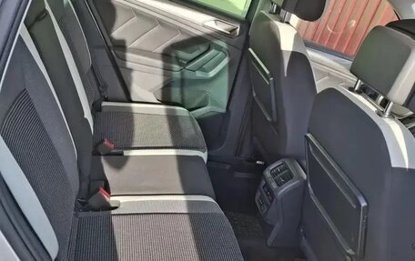 Volkswagen Tiguan II, 2018 год, 2 900 000 рублей, 10 фотография