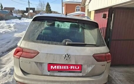 Volkswagen Tiguan II, 2018 год, 2 900 000 рублей, 2 фотография