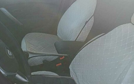 Renault Logan II, 2019 год, 650 000 рублей, 6 фотография