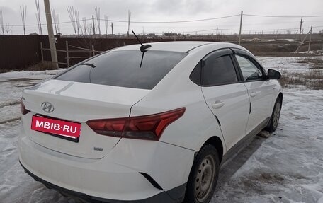 Hyundai Solaris II рестайлинг, 2021 год, 1 050 000 рублей, 2 фотография