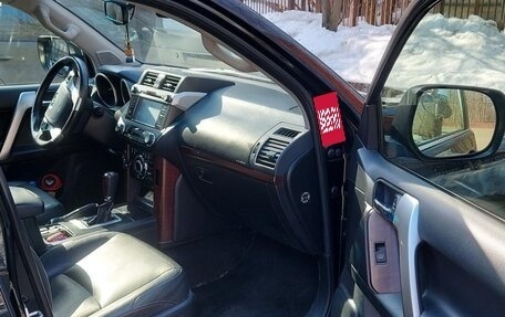 Toyota Land Cruiser Prado 150 рестайлинг 2, 2017 год, 4 950 000 рублей, 10 фотография