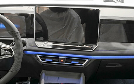 Volkswagen Tiguan, 2025 год, 4 899 000 рублей, 15 фотография