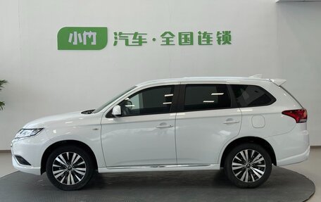 Mitsubishi Outlander III рестайлинг 3, 2022 год, 2 270 000 рублей, 3 фотография