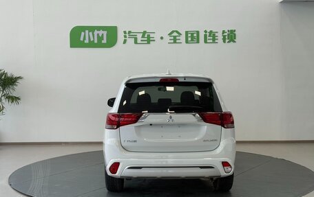 Mitsubishi Outlander III рестайлинг 3, 2022 год, 2 270 000 рублей, 4 фотография