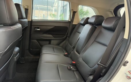 Mitsubishi Outlander III рестайлинг 3, 2022 год, 2 270 000 рублей, 12 фотография