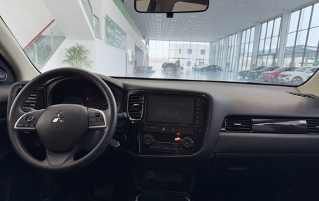 Mitsubishi Outlander III рестайлинг 3, 2022 год, 2 270 000 рублей, 8 фотография