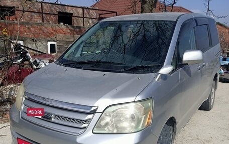 Toyota Noah III, 2007 год, 980 000 рублей, 18 фотография