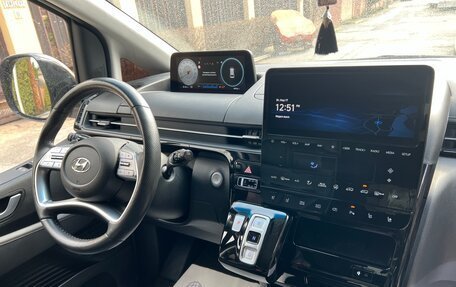 Hyundai Staria, 2023 год, 6 100 000 рублей, 2 фотография