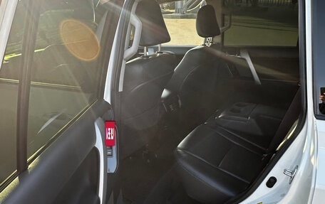 Toyota Land Cruiser Prado 150 рестайлинг 2, 2014 год, 5 350 000 рублей, 11 фотография