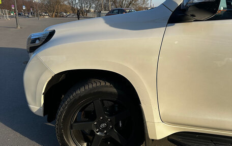 Toyota Land Cruiser Prado 150 рестайлинг 2, 2014 год, 5 350 000 рублей, 27 фотография