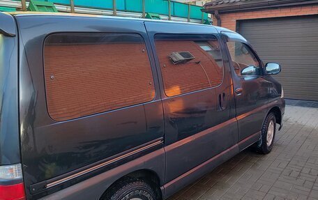 Toyota Grand HiAce I, 2001 год, 1 200 000 рублей, 3 фотография