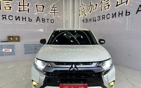 Mitsubishi Outlander III рестайлинг 3, 2022 год, 2 260 000 рублей, 2 фотография