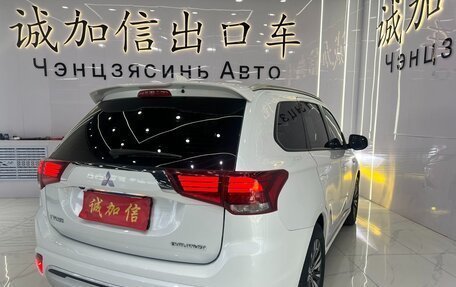 Mitsubishi Outlander III рестайлинг 3, 2022 год, 2 260 000 рублей, 4 фотография