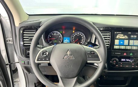 Mitsubishi Outlander III рестайлинг 3, 2022 год, 2 260 000 рублей, 11 фотография