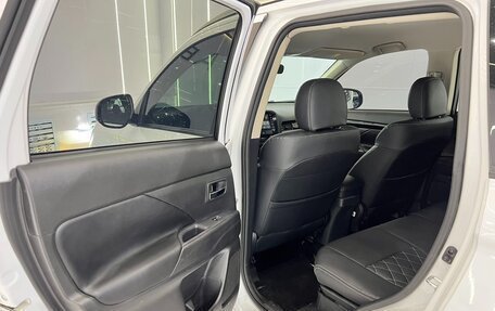 Mitsubishi Outlander III рестайлинг 3, 2022 год, 2 260 000 рублей, 16 фотография