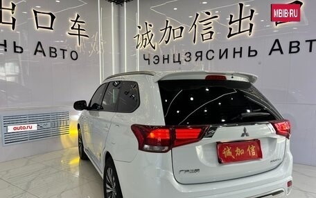 Mitsubishi Outlander III рестайлинг 3, 2022 год, 2 260 000 рублей, 6 фотография