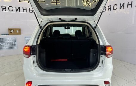 Mitsubishi Outlander III рестайлинг 3, 2022 год, 2 260 000 рублей, 17 фотография