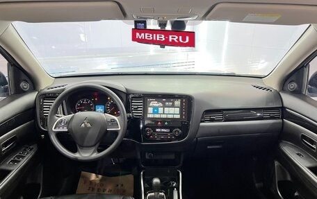 Mitsubishi Outlander III рестайлинг 3, 2022 год, 2 260 000 рублей, 10 фотография