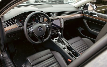 Volkswagen Passat B8 рестайлинг, 2019 год, 1 795 000 рублей, 13 фотография