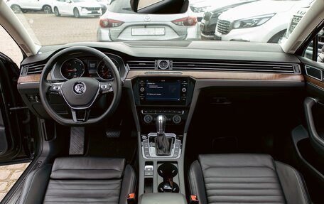 Volkswagen Passat B8 рестайлинг, 2019 год, 1 795 000 рублей, 16 фотография