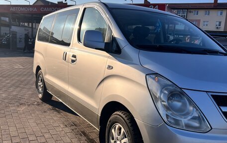 Hyundai Grand Starex Grand Starex I рестайлинг 2, 2010 год, 1 600 000 рублей, 2 фотография