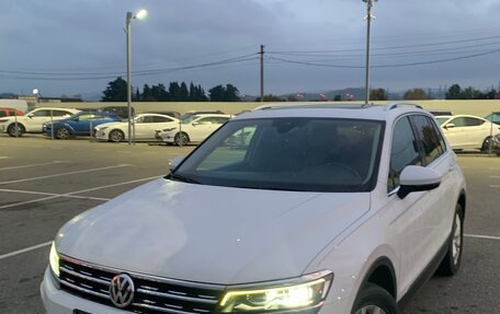 Volkswagen Tiguan II, 2019 год, 2 230 000 рублей, 3 фотография