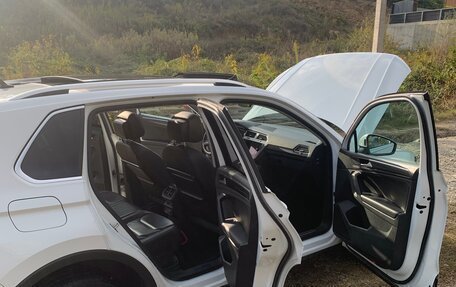 Volkswagen Tiguan II, 2019 год, 2 230 000 рублей, 2 фотография