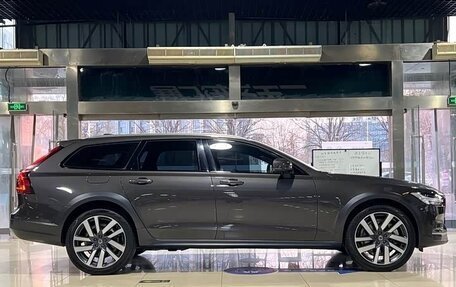 Volvo V90 Cross Country I рестайлинг, 2023 год, 6 199 000 рублей, 5 фотография