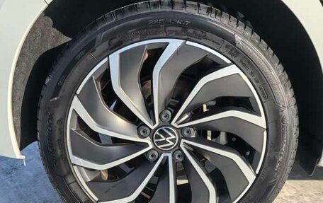 Volkswagen Golf VIII, 2022 год, 1 980 000 рублей, 8 фотография