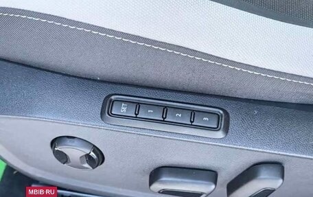 Volkswagen Golf VIII, 2022 год, 1 980 000 рублей, 12 фотография