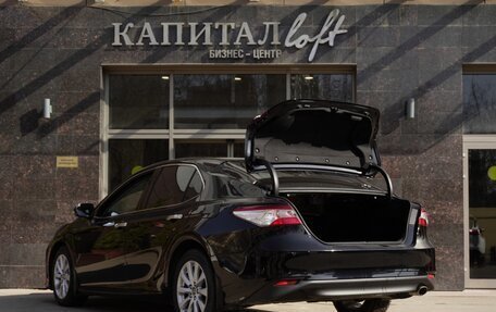 Toyota Camry, 2019 год, 2 750 000 рублей, 4 фотография