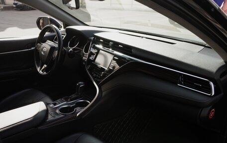 Toyota Camry, 2019 год, 2 750 000 рублей, 15 фотография