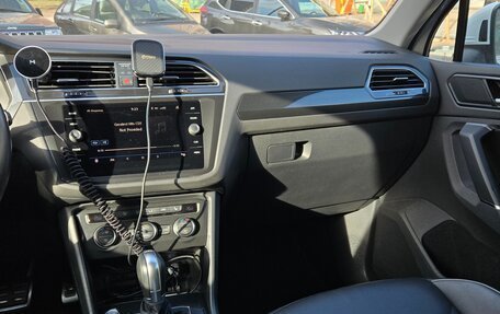 Volkswagen Tiguan II, 2018 год, 2 750 000 рублей, 19 фотография