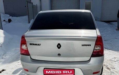 Renault Logan I, 2013 год, 700 000 рублей, 4 фотография