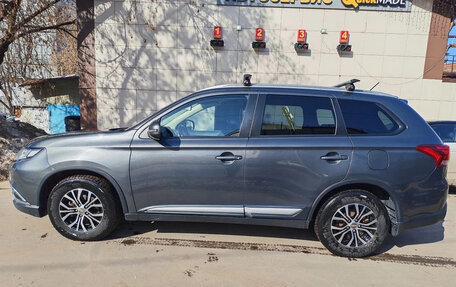 Mitsubishi Outlander III рестайлинг 3, 2016 год, 1 805 000 рублей, 3 фотография