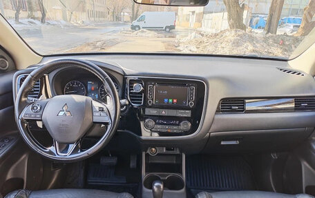 Mitsubishi Outlander III рестайлинг 3, 2016 год, 1 805 000 рублей, 9 фотография