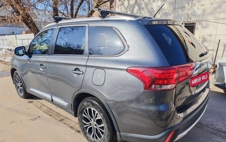 Mitsubishi Outlander III рестайлинг 3, 2016 год, 1 805 000 рублей, 2 фотография