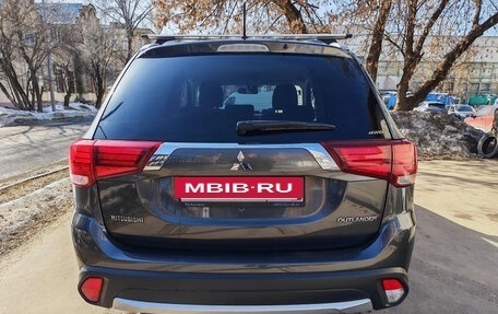 Mitsubishi Outlander III рестайлинг 3, 2016 год, 1 805 000 рублей, 8 фотография