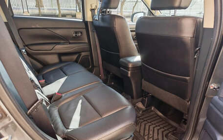 Mitsubishi Outlander III рестайлинг 3, 2016 год, 1 805 000 рублей, 12 фотография