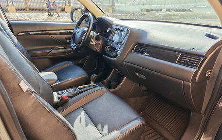 Mitsubishi Outlander III рестайлинг 3, 2016 год, 1 805 000 рублей, 14 фотография