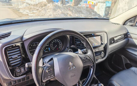 Mitsubishi Outlander III рестайлинг 3, 2016 год, 1 805 000 рублей, 16 фотография