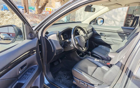 Mitsubishi Outlander III рестайлинг 3, 2016 год, 1 805 000 рублей, 13 фотография