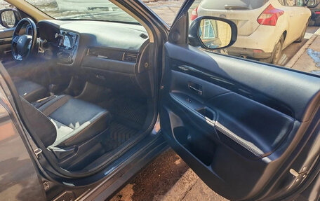 Mitsubishi Outlander III рестайлинг 3, 2016 год, 1 805 000 рублей, 15 фотография