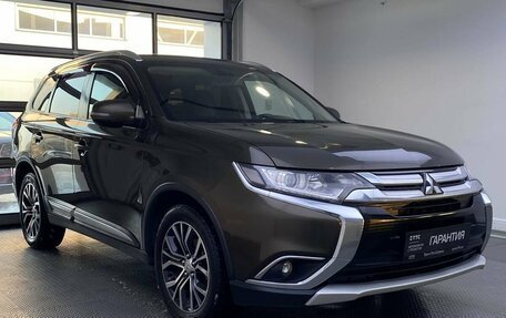 Mitsubishi Outlander III рестайлинг 3, 2017 год, 2 099 000 рублей, 3 фотография
