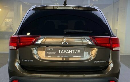 Mitsubishi Outlander III рестайлинг 3, 2017 год, 2 099 000 рублей, 7 фотография