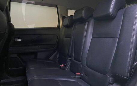 Mitsubishi Outlander III рестайлинг 3, 2017 год, 2 099 000 рублей, 15 фотография