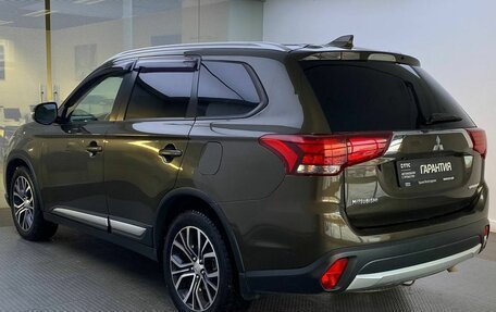 Mitsubishi Outlander III рестайлинг 3, 2017 год, 2 099 000 рублей, 8 фотография