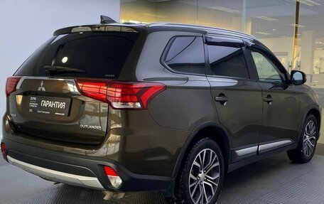 Mitsubishi Outlander III рестайлинг 3, 2017 год, 2 099 000 рублей, 6 фотография